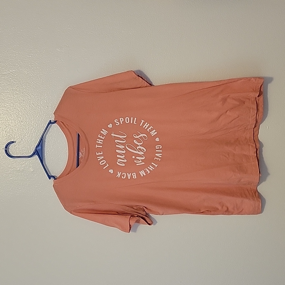 Aunt Vibes t-shirt